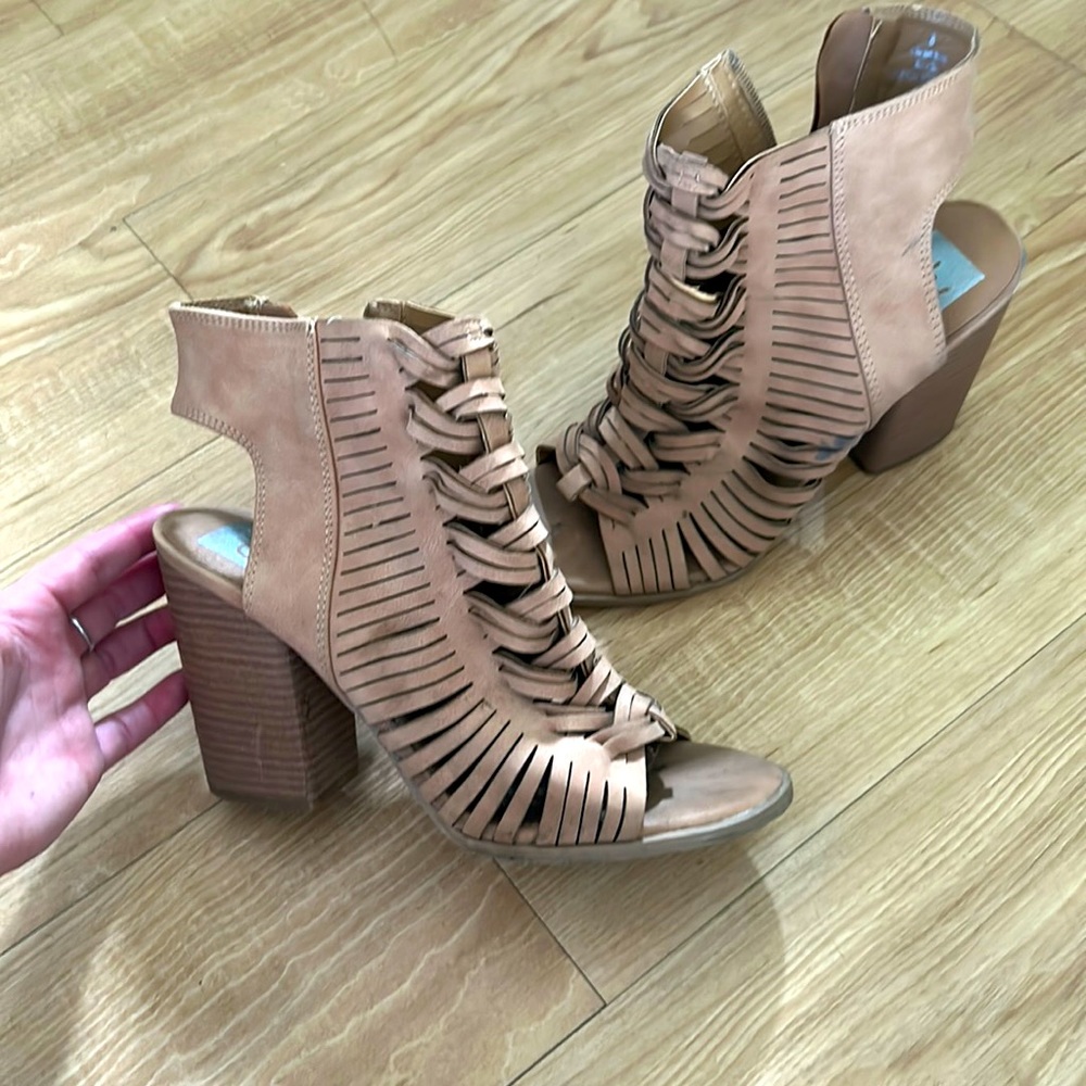 DV gladiator type booties. Size 8